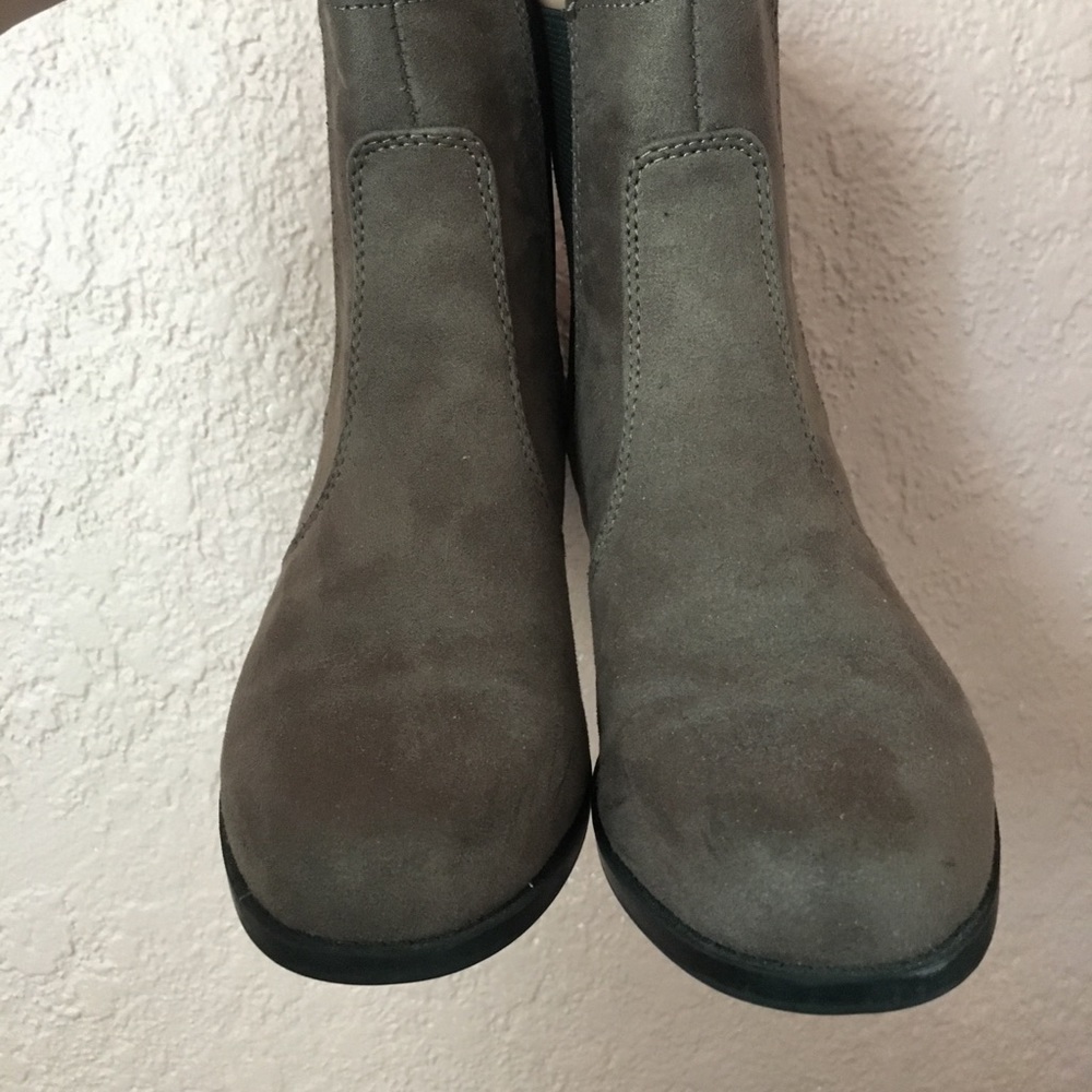 Booties 🖤 - Picture 2 of 2